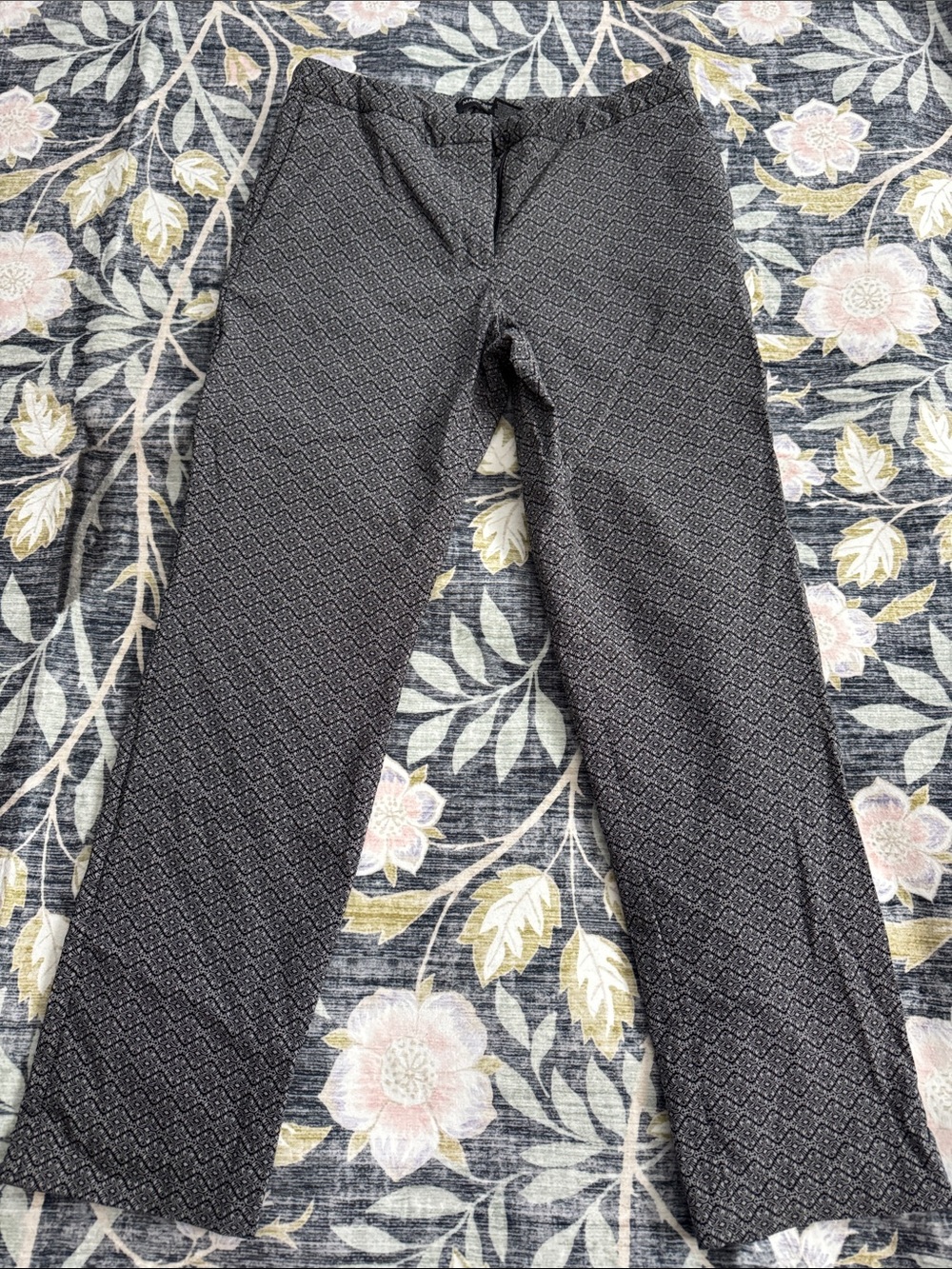 Women's sz 10 Black Patterned Straight-Leg Pants